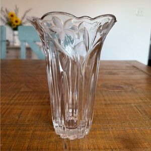 Mikasa Garden Terrace Floral Vase, Embossed Frosted 3 lb Etched Crystal Vase, 8”